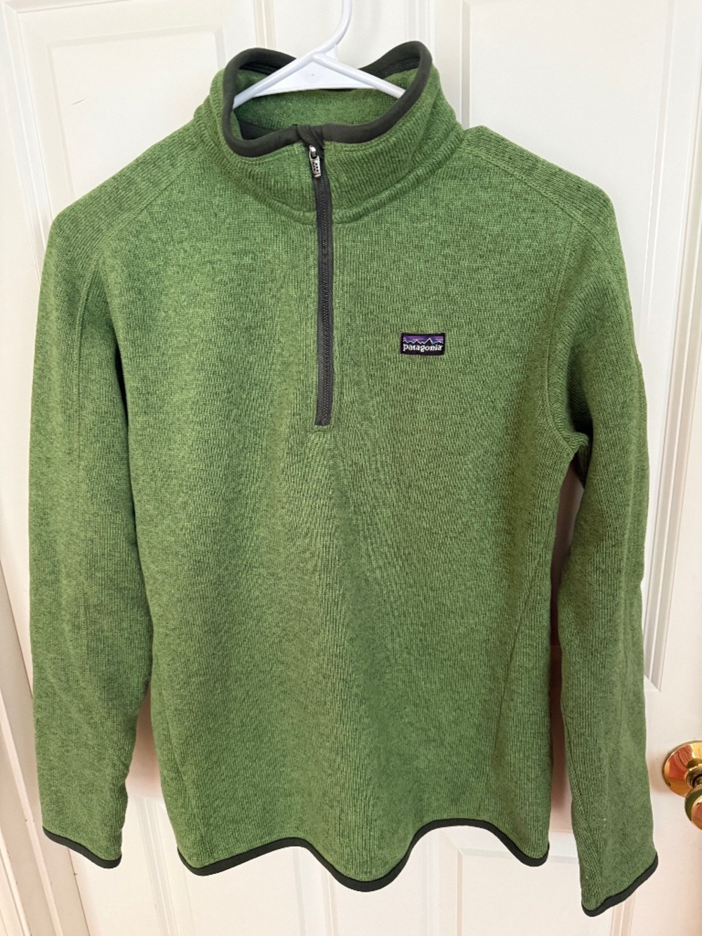 patagonia sweater green size L half zip in front